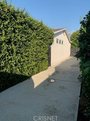 7337 Zelzah Ave, Los Angeles CA  91335-1550 exterior