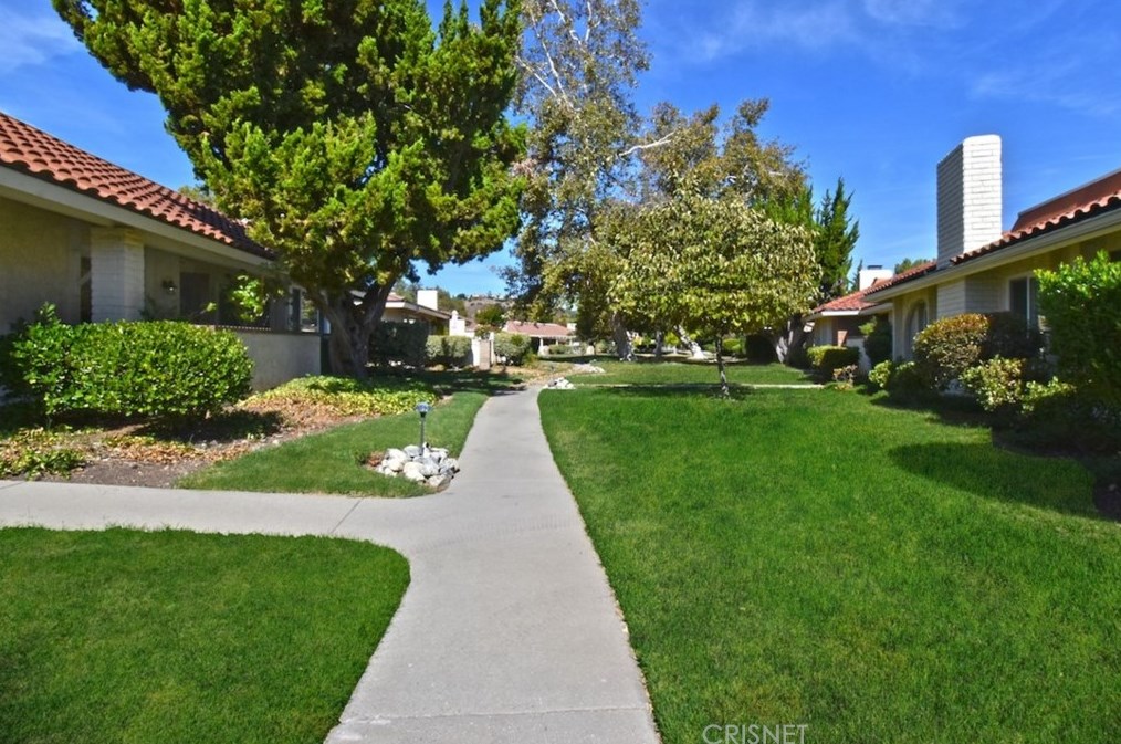 2225 Crespi Ln, Thousand Oaks, CA 91361-1757