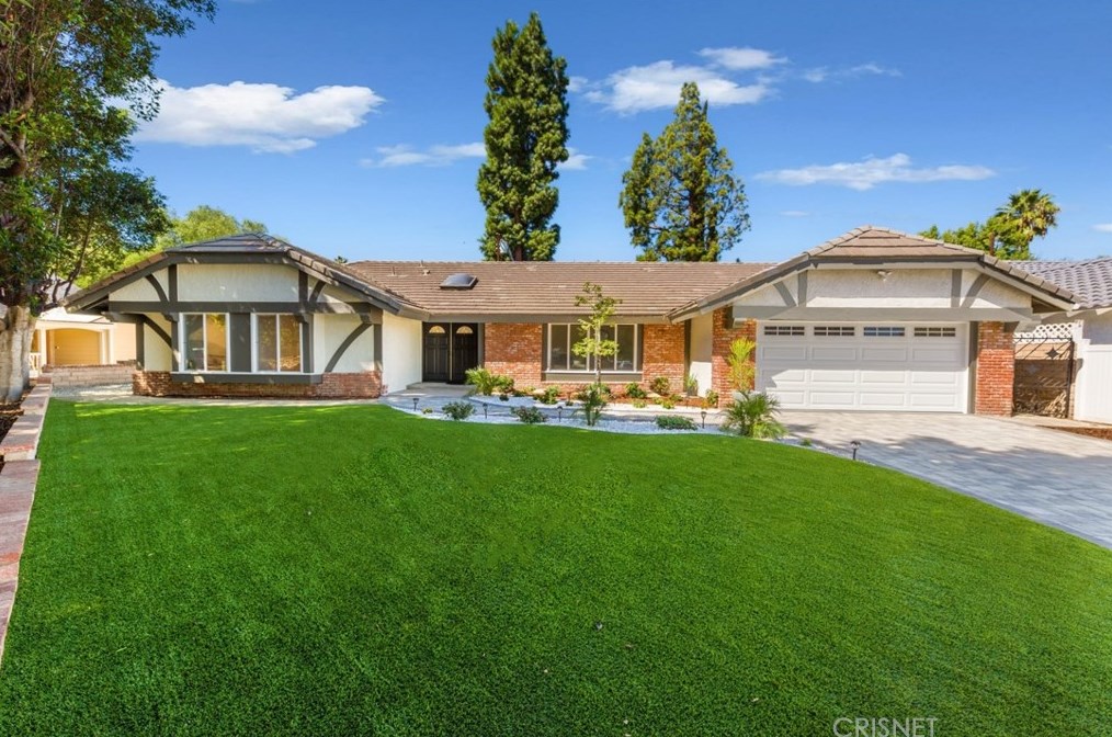 17576 Minnehaha St, San Fernando, CA 91344-6048