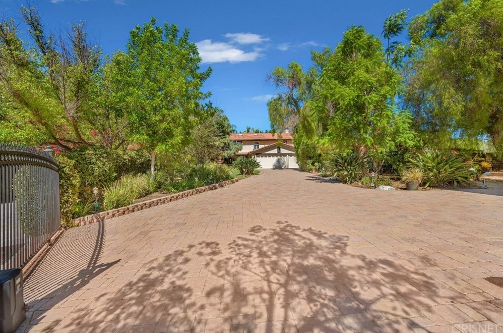 21301 Bermuda St, Chatsworth, CA 91311