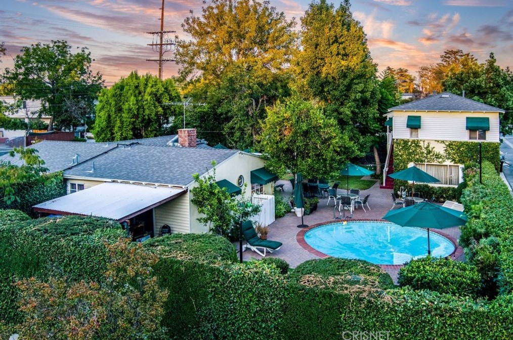 13322 Magnolia Blvd, Van Nuys, CA 91423-1533
