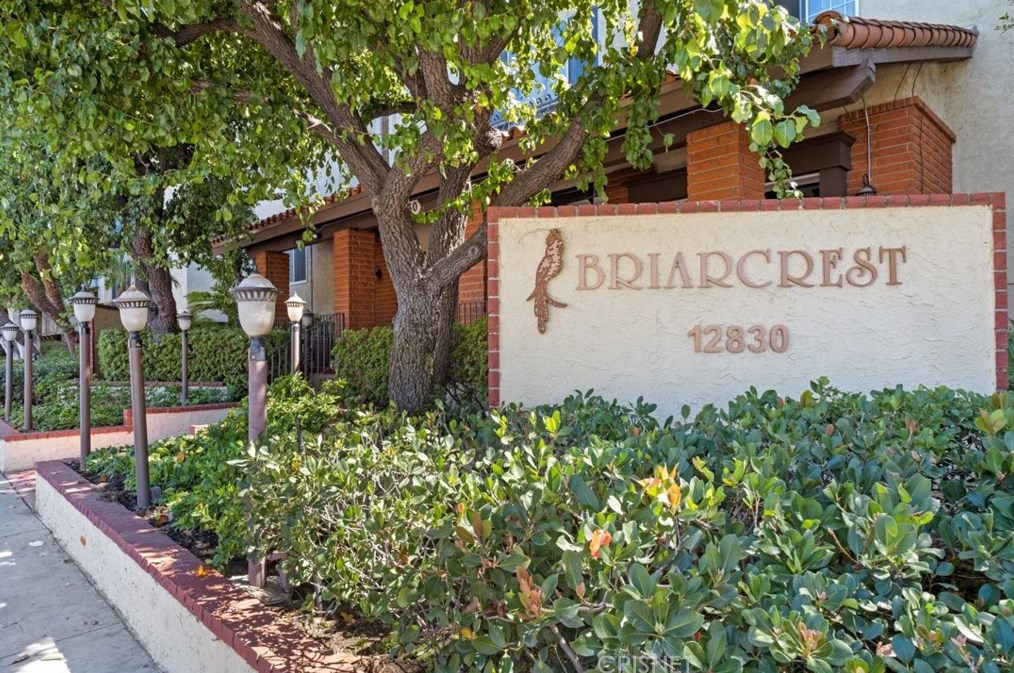 12830 Burbank Blvd, North Hollywood CA  91607-1442 exterior