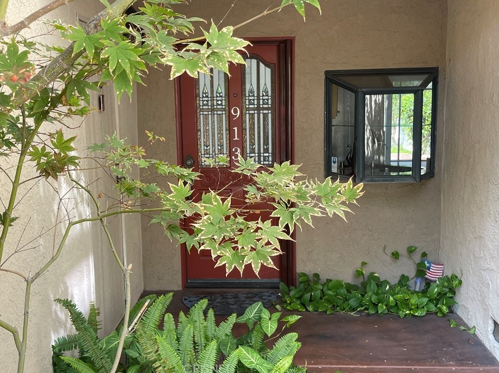913 Powell Ct, Costa Mesa, CA 92626-2942