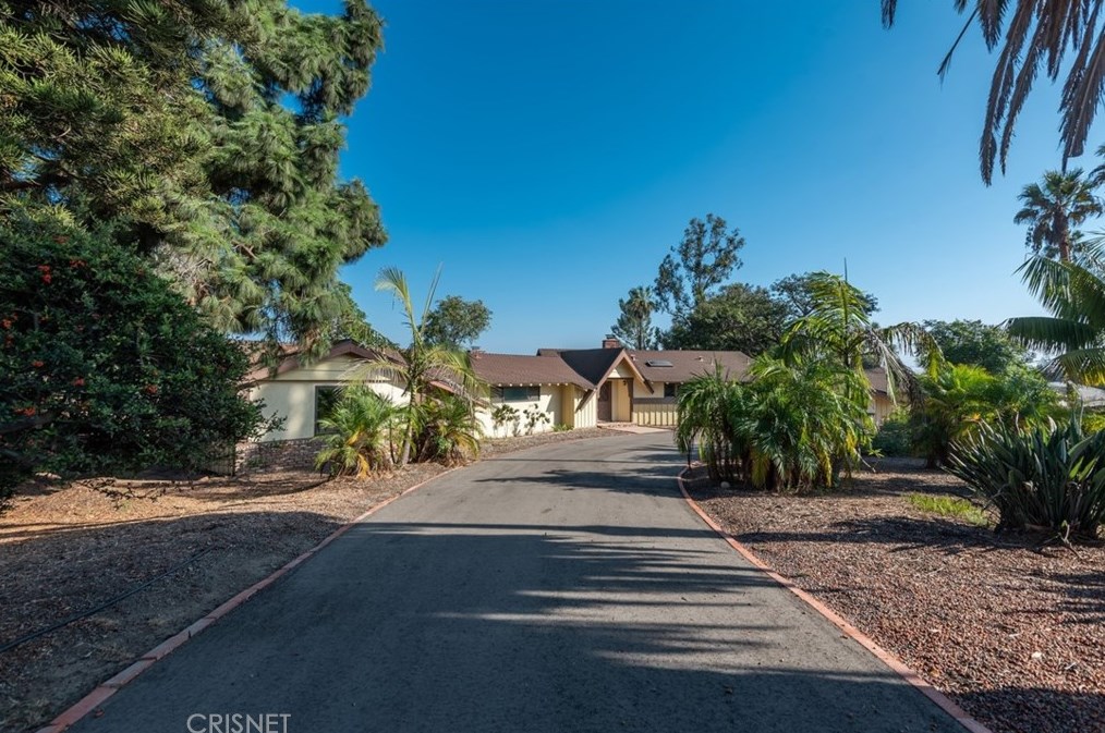 46 Vientos Rd, Camarillo, CA 93010-1601