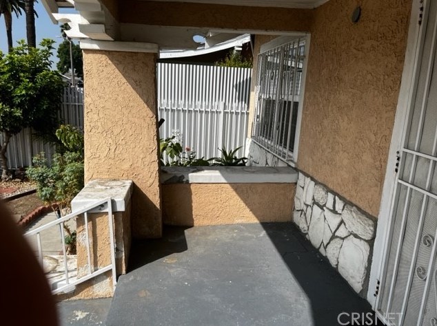 1249 52nd St, Los Angeles CA  90058-3333 exterior