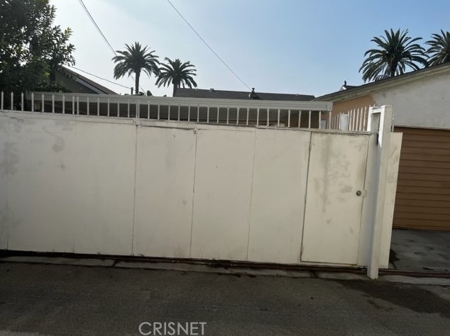 1249 52nd St, Los Angeles CA  90058-3333 exterior