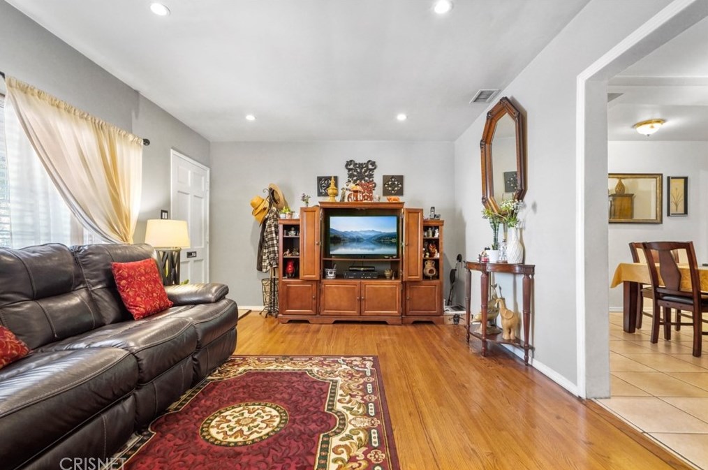 9857 Sharp Ave, Los Angeles, CA 91331-4636