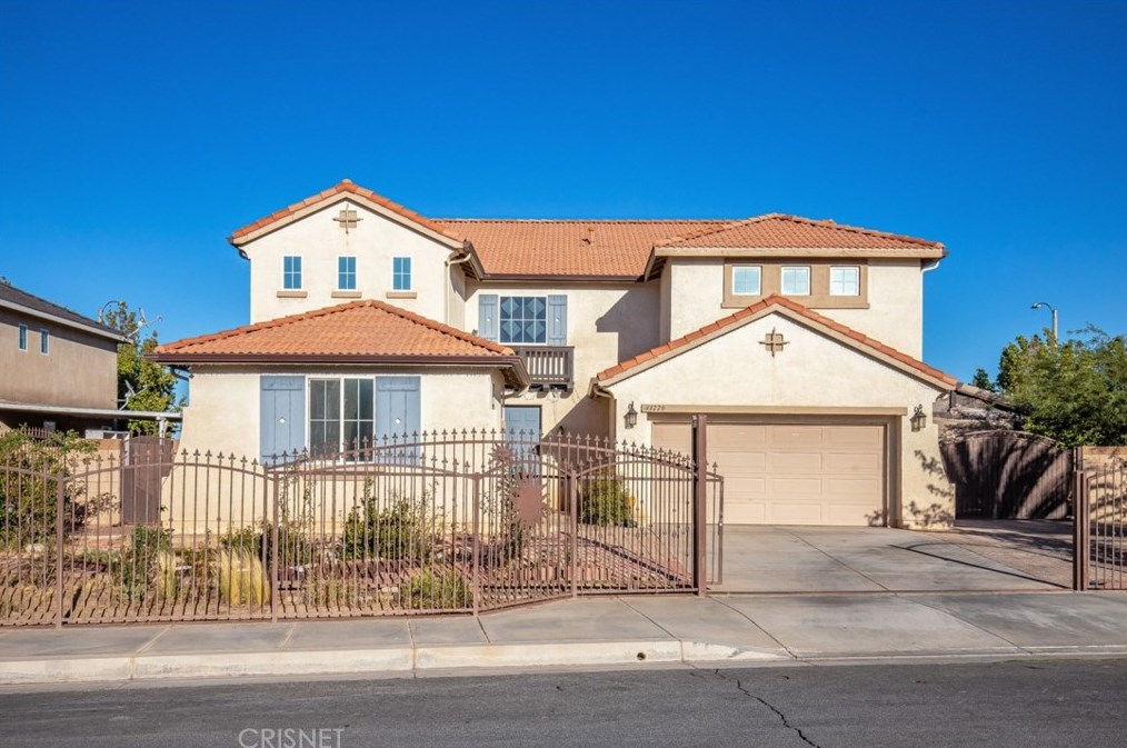 43220 Jennifer Ln, Lancaster, CA 93535