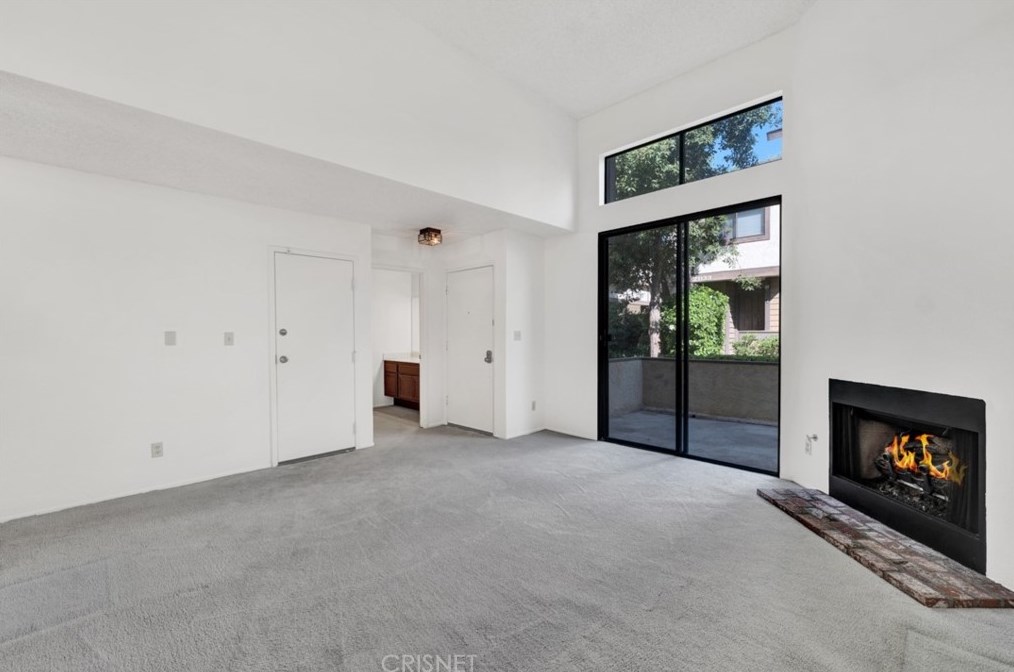 21129 Lassen St #1, Chatsworth, CA 91311