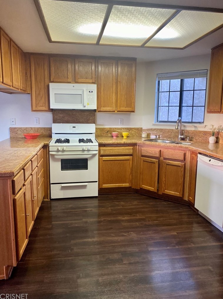 37625 12th St, Palmdale, CA 93550-6993