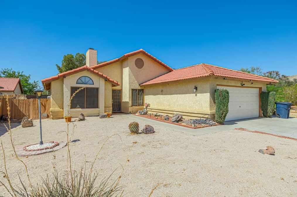 3325 Clark St, Tropico Village, CA 93560-6302
