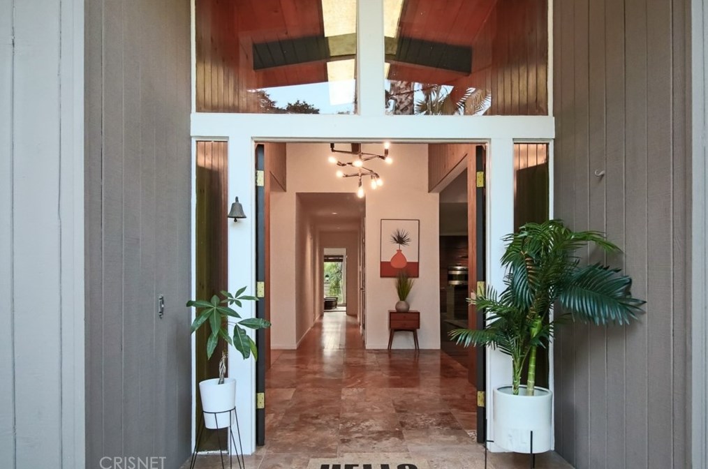 1920 Lamp Post Ln, La Canada, CA 91011