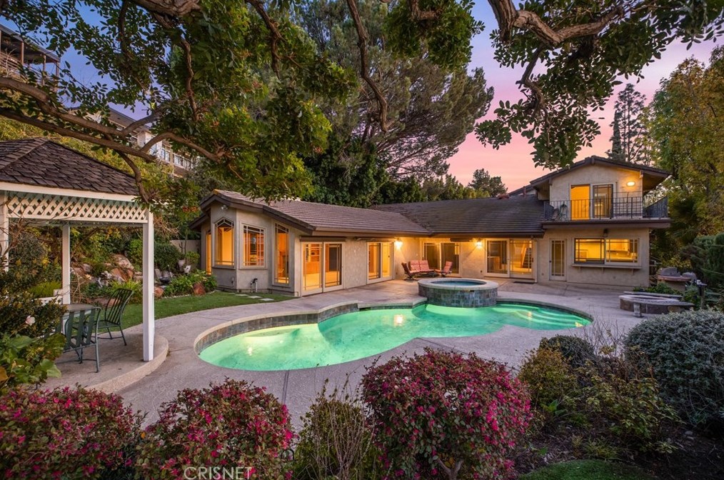 3335 Dona Rosa Dr, North Hollywood, CA 91604-4343