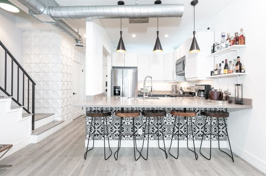 10926 Moorpark St #15, North Hollywood, CA 91602