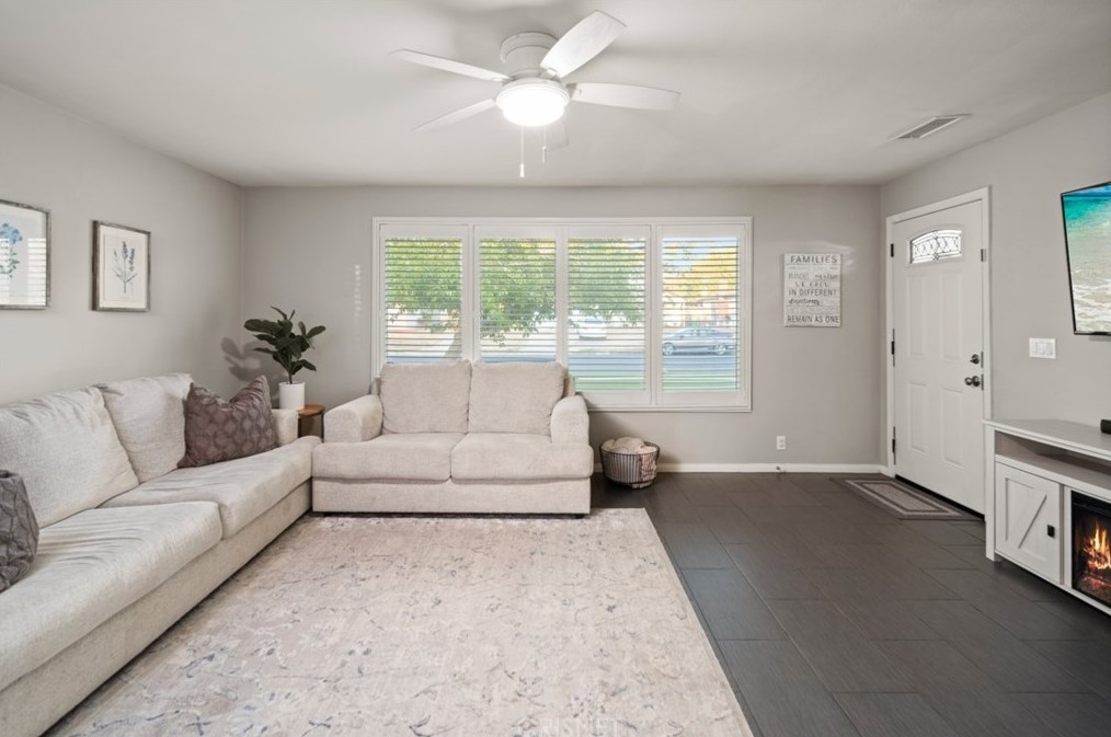 44031 Fern Ave, Lancaster, CA 93534