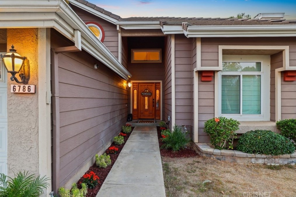 6786 College Heights Dr, Moorpark, CA 93021-1355