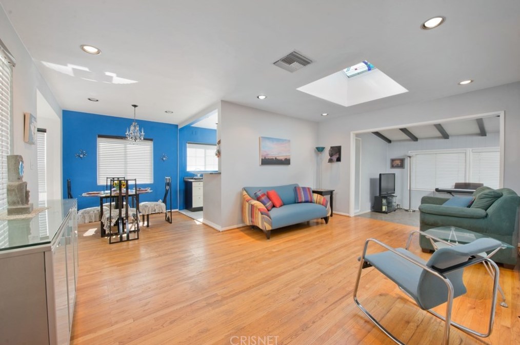 6701 Bovey Ave, Los Angeles, CA 91335-4936