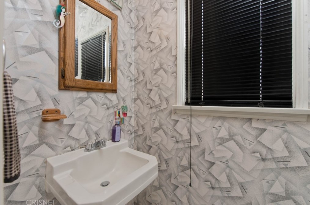 6701 Bovey Ave, Los Angeles CA  91335-4936 exterior