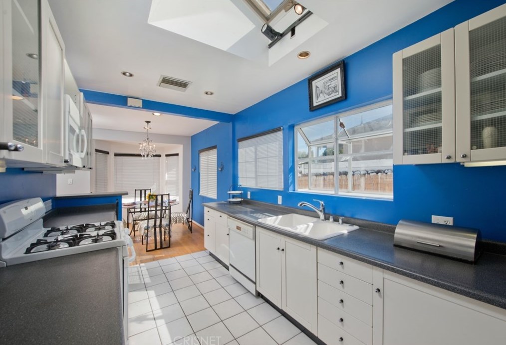 6701 Bovey Ave, Los Angeles CA  91335-4936 exterior