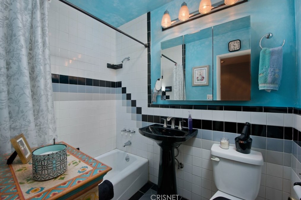 6701 Bovey Ave, Los Angeles CA  91335-4936 exterior