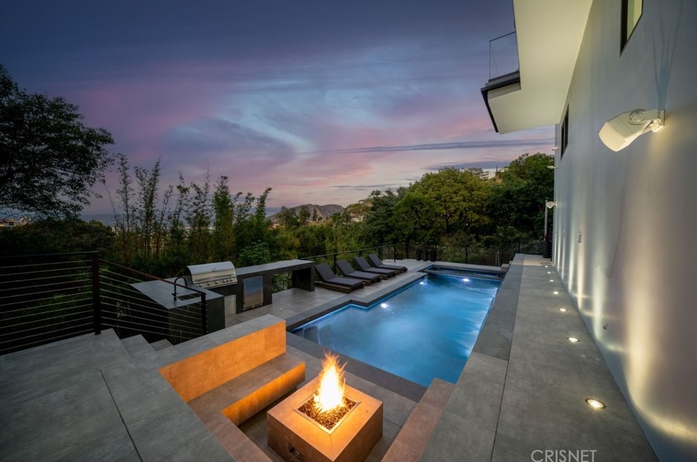 7317 Caverna Dr, Los Angeles, CA 90068-2021