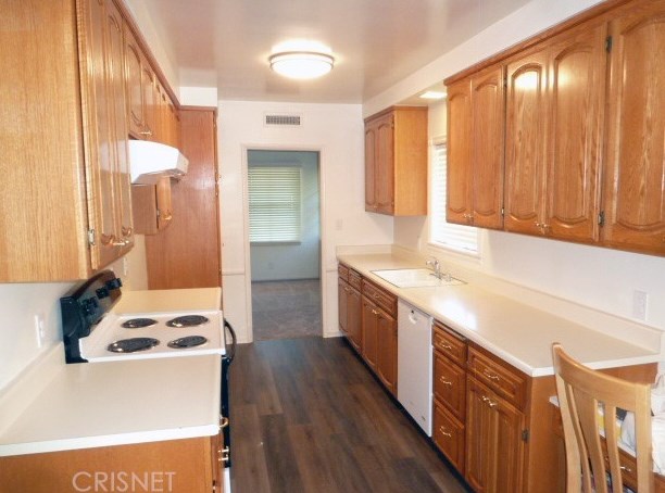7358 Garden Grove Ave, Los Angeles CA  91335-3127 exterior