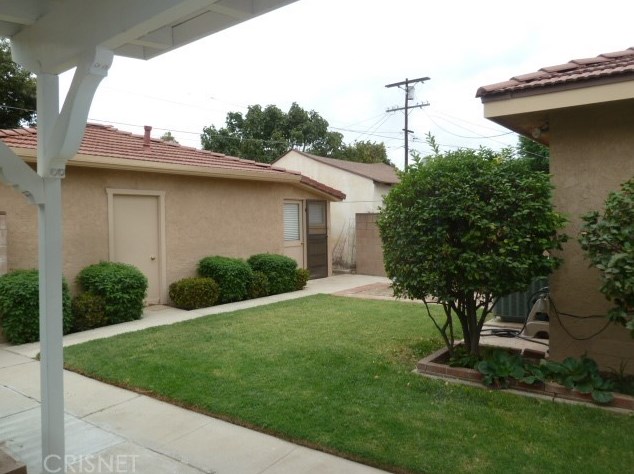 7358 Garden Grove Ave, Los Angeles CA  91335-3127 exterior