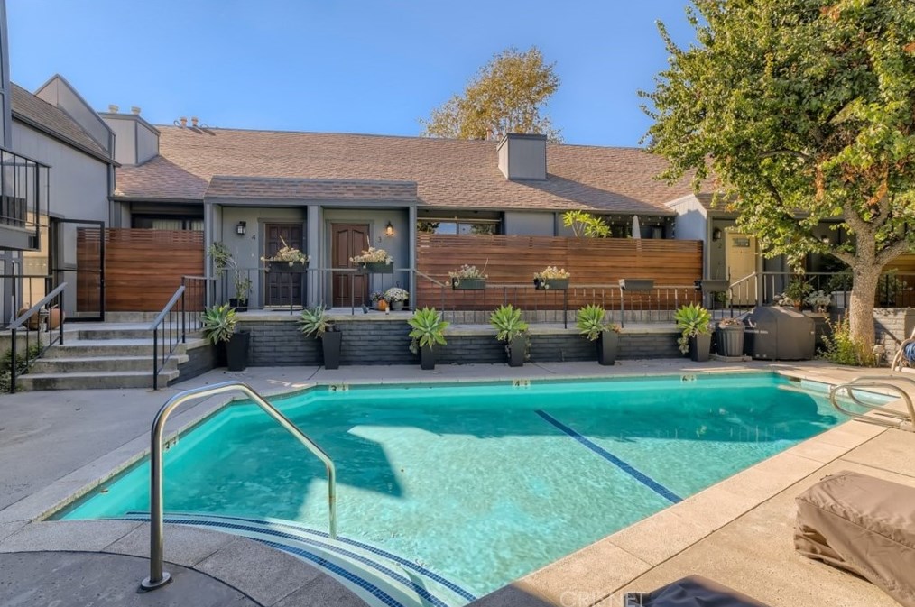 5121 Westpark Dr, North Hollywood, CA 91601-3632