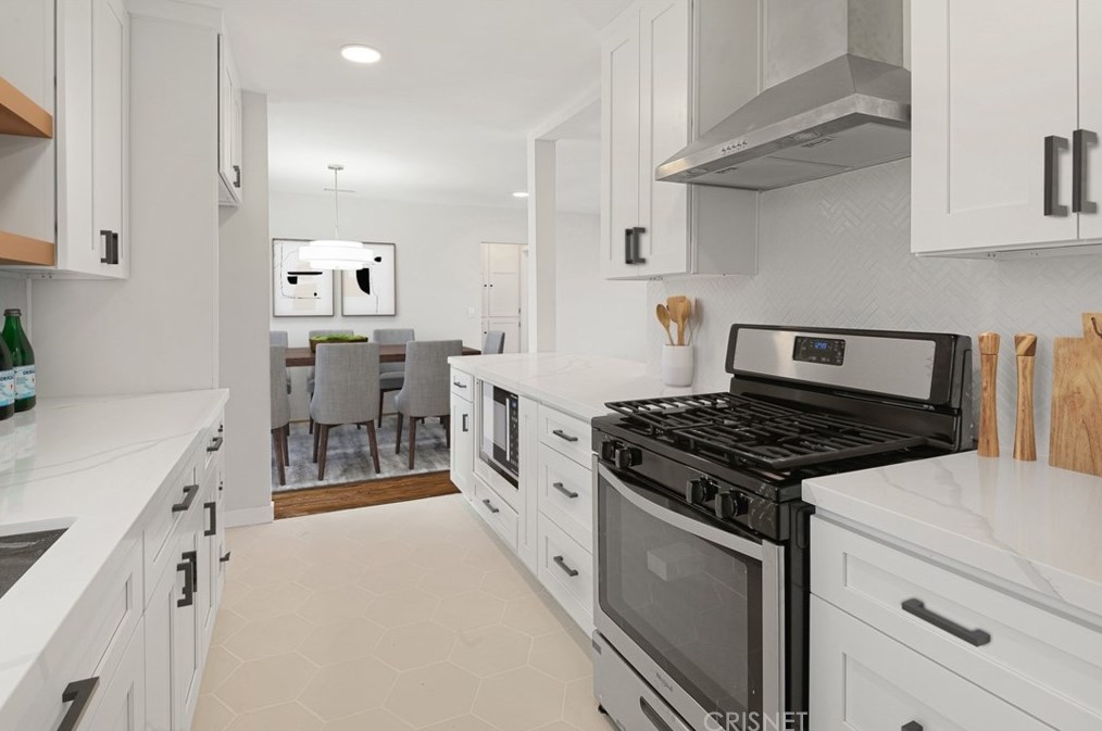 9001 Mercedes Ave, Los Angeles CA  91331-5811 exterior