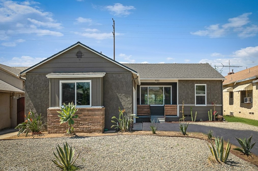 9001 Mercedes Ave, Los Angeles CA  91331-5811 exterior