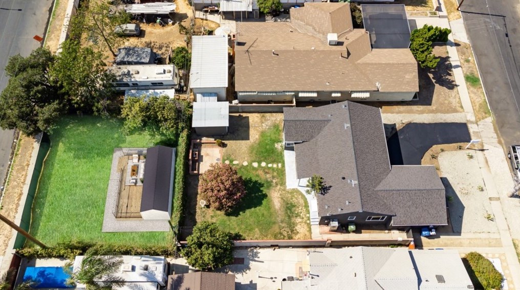 9001 Mercedes Ave, Los Angeles CA  91331-5811 exterior
