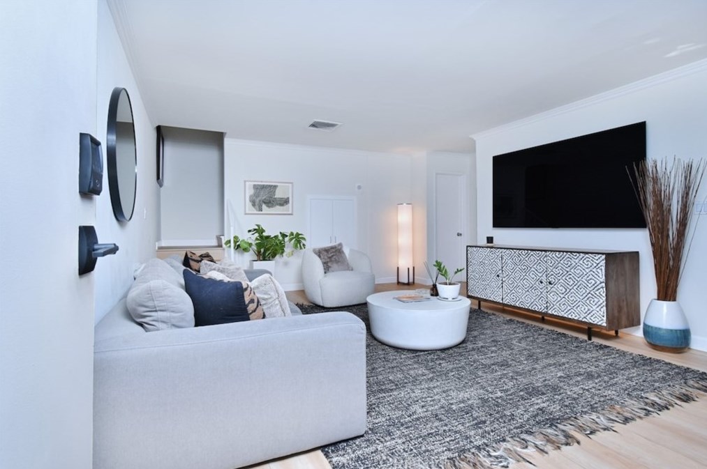 10757 Hortense St #111, North Hollywood, CA 91602