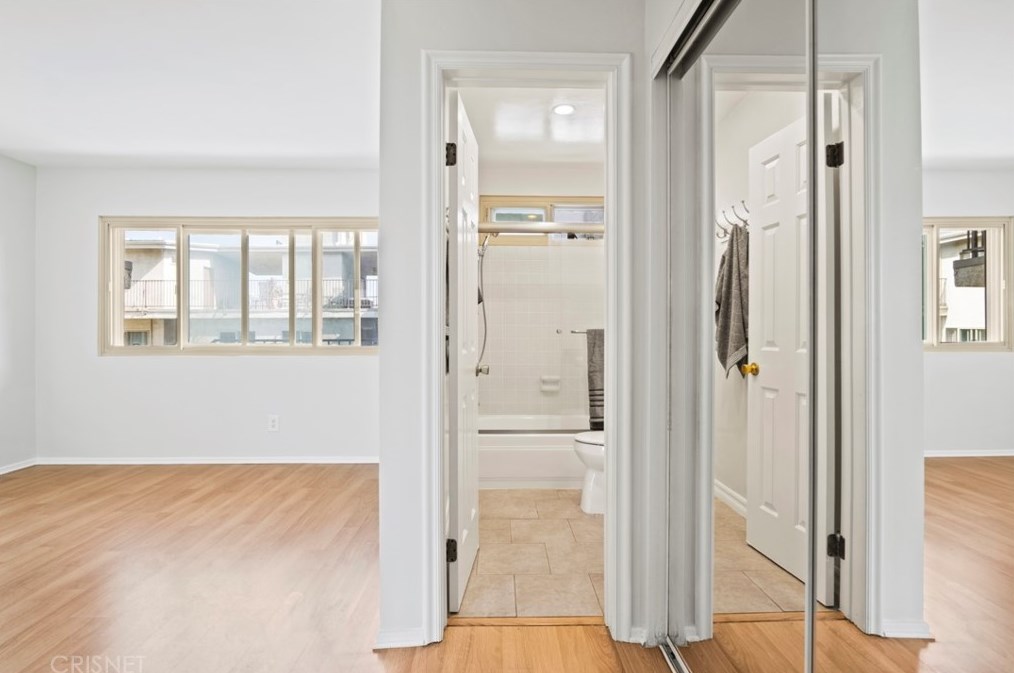 8710 Belford Ave, Los Angeles CA  90045-4568 exterior