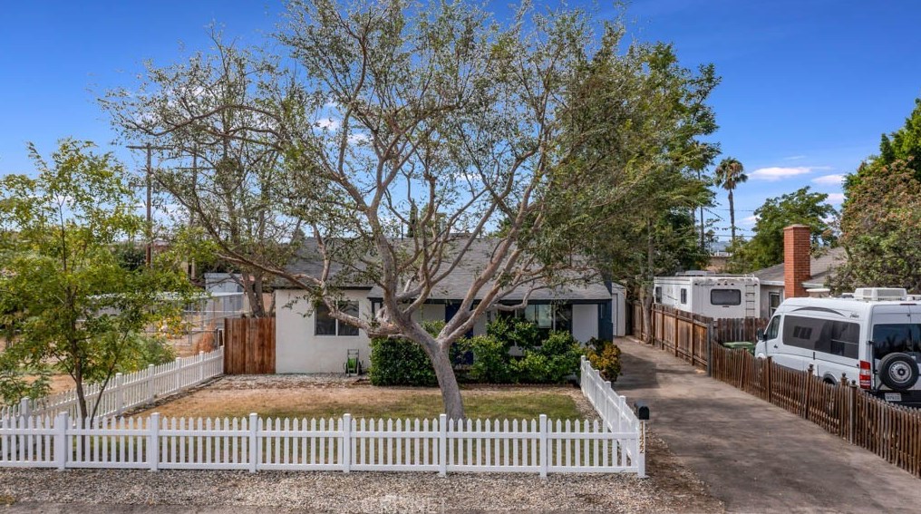 11422 Delano St, North Hollywood, CA 91606-4110