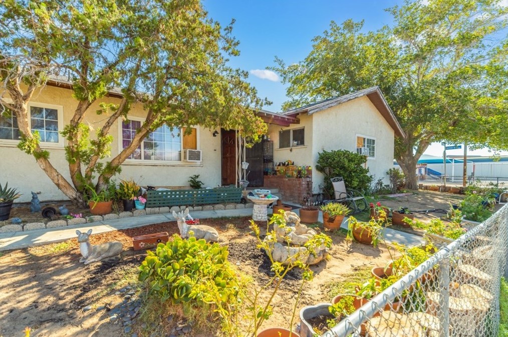 38548 2nd St, Palmdale CA  93550-3605 exterior