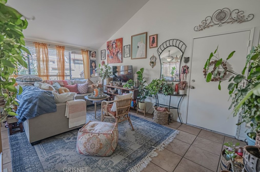 18187 Sundowner Way #826, Santa Clarita, CA 91387