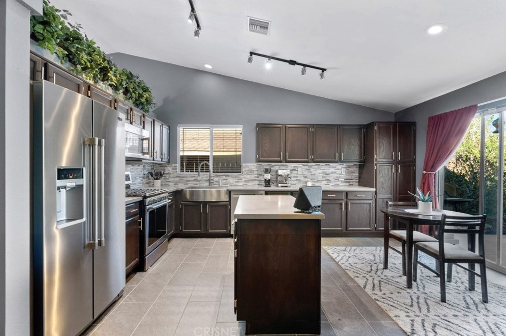 36958 Firethorn St, Palmdale, CA 93550-7379