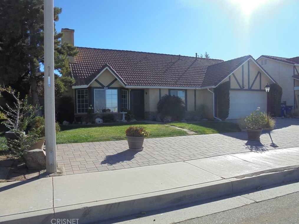 566 Avenue, Palmdale, CA 93550-7706