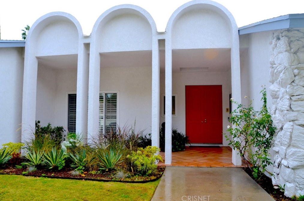 19920 Merridy St, Chatsworth, CA 91311-3527