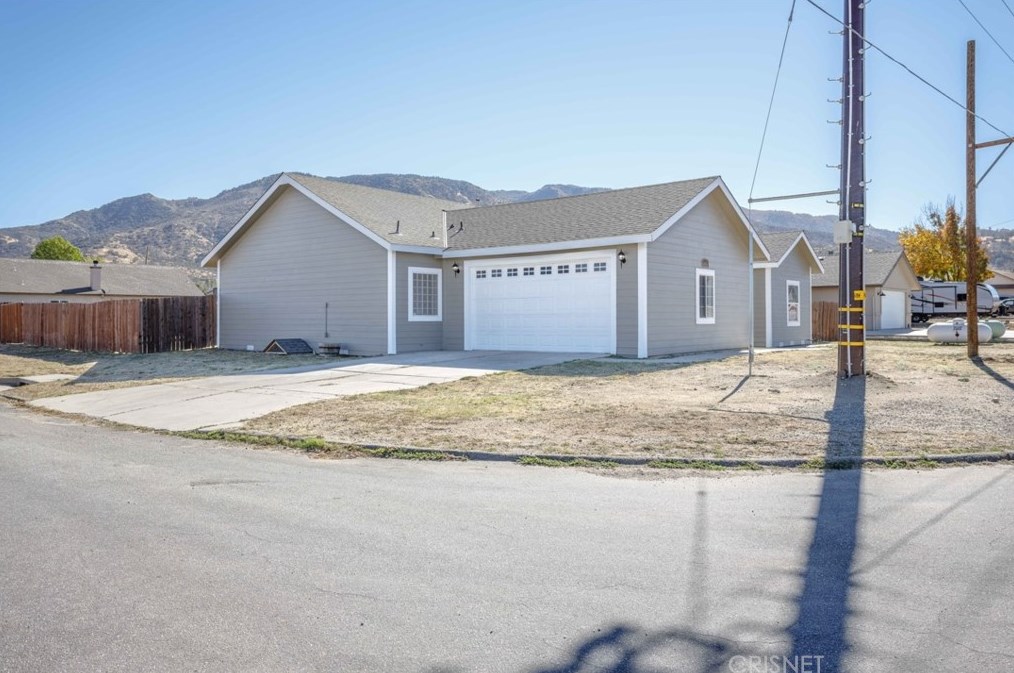 18420 Santa Anita St, Tehachapi, CA 93561