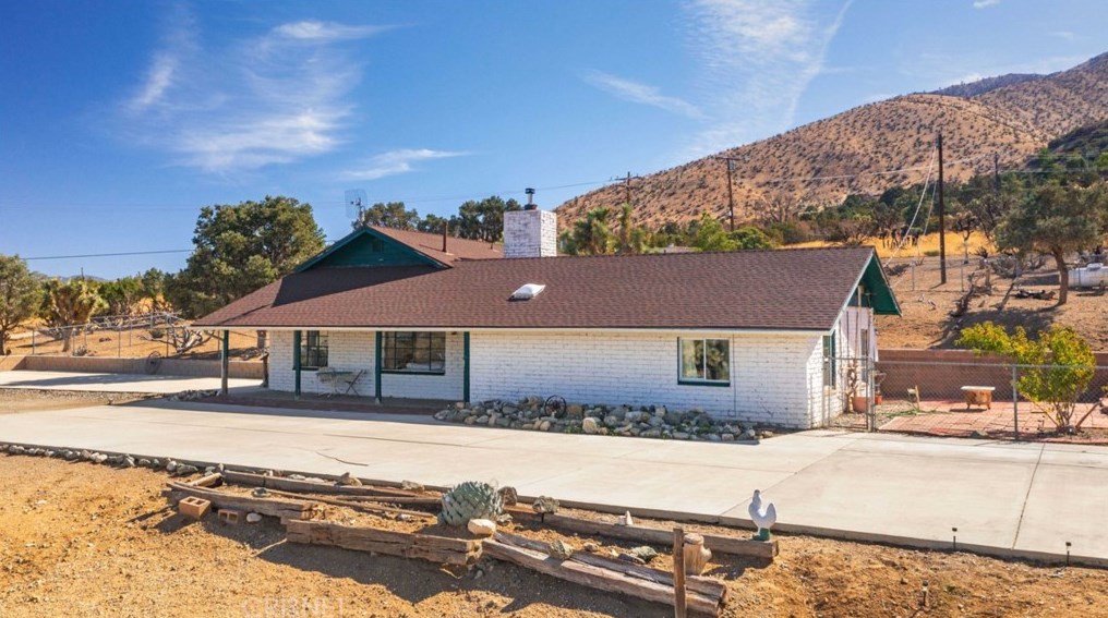 29361 106th St, Juniper Hills, CA 93543