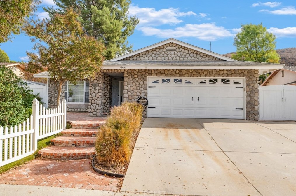 844 Erringer Rd, Simi Valley, CA 93065