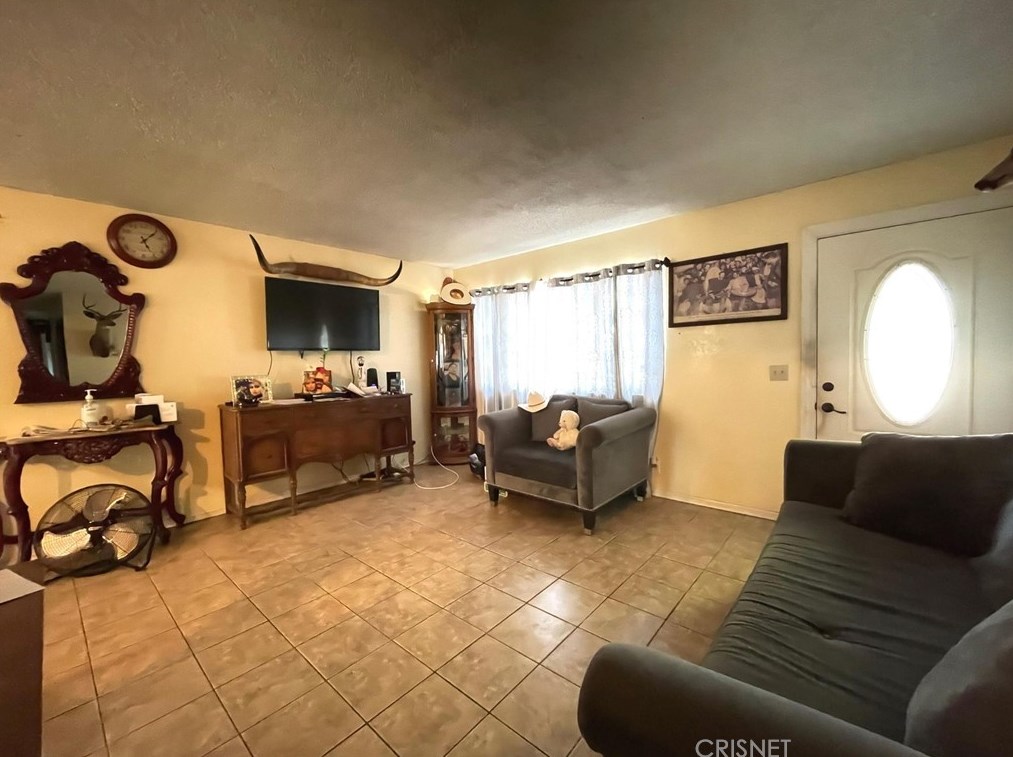 10044 E Ave R-2, Juniper Hills, CA 93543