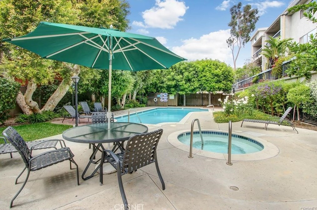 5339 Lindley Ave, Los Angeles CA  91356-3713 exterior
