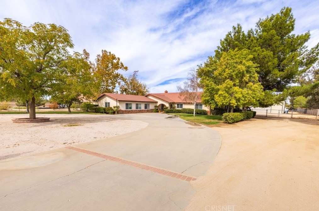 2257 Avenue, Palmdale, CA 93551-2339