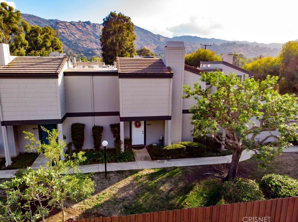 6442 Twin Cir Ln #6, Simi Valley, CA 93063