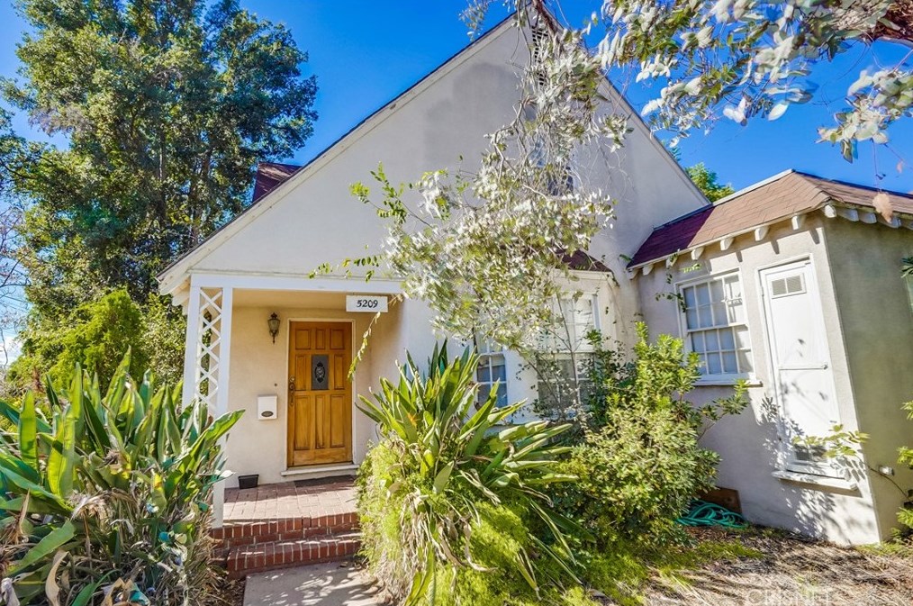 5209 Bellaire Ave, North Hollywood, CA 91607-2311