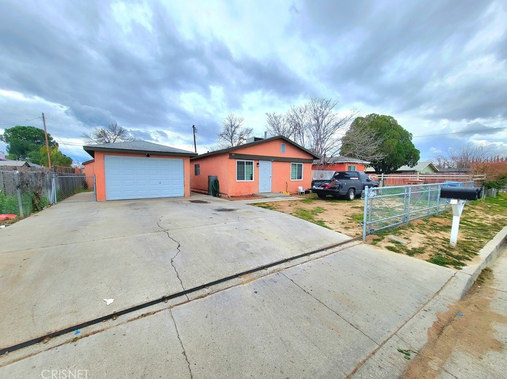 809 Vine Dr, Bakersfield, CA 93307