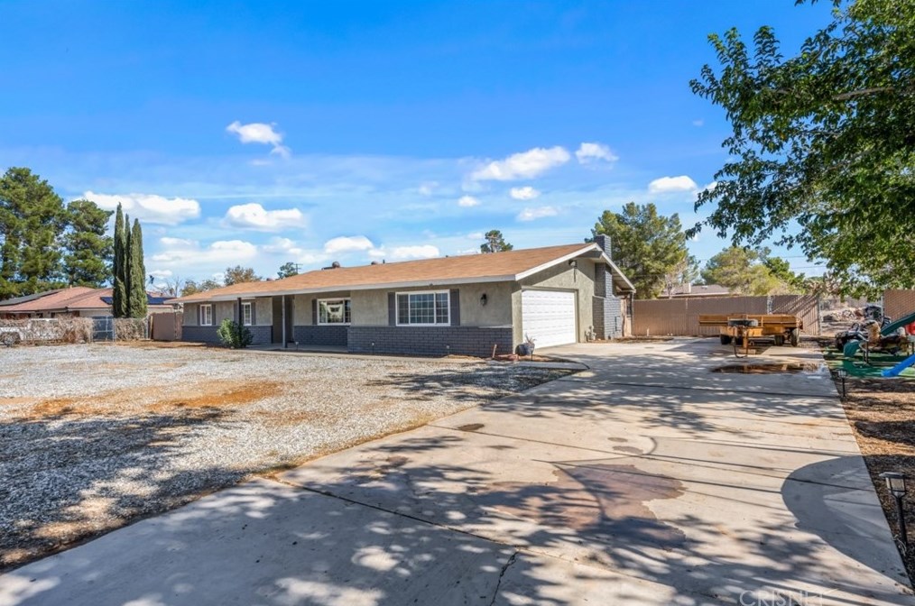 20222 Modoc Rd, Apple Valley, CA 92308-6233