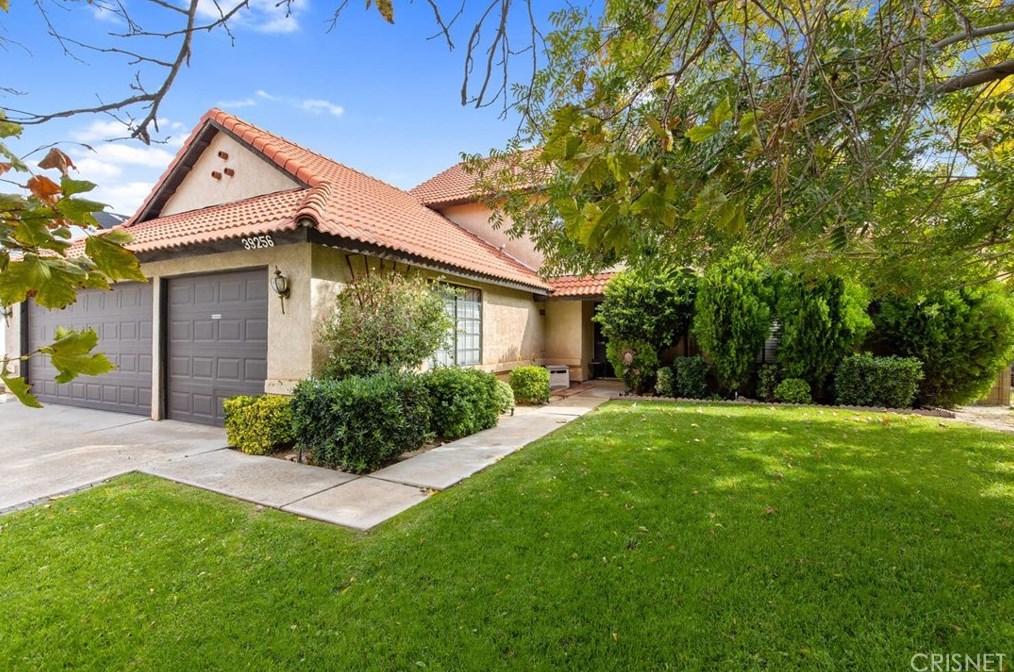 39256 Arrowhead Ct, Palmdale, CA 93551